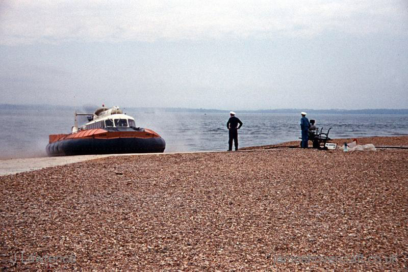 The SRN6 with Hovertravel - Arriving at Southsea (submitted by Pat Lawrence).